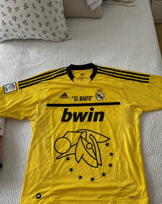 Foto de Víctor Hernández con su camiseta