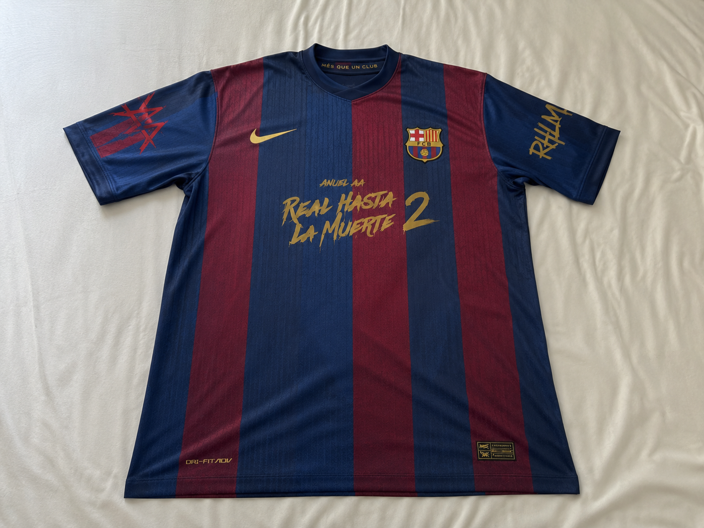 Foto de Elena Gómez con su camiseta